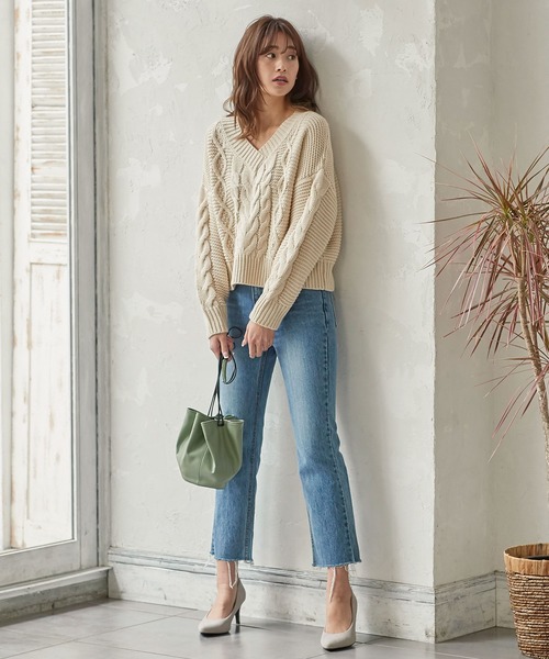 KOBE LETTUCE（コウベレタス）の「フェイクレザーラウンド巾着バッグ（ショルダーバッグ・レディース・グレイッシュベージュ/ブラック/グリーン/アイボリー/イエロー・FREE）」の17枚目の写真