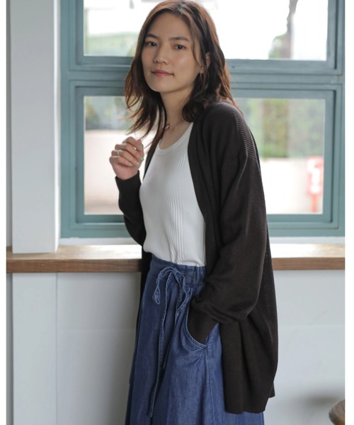 AMERICAN HOLIC（アメリカンホリック）の「片畦ニットニュアンスカーディガン＊（カーディガン/ボレロ・レディース・ブラック/ネイビー/ブラウン/アイボリー/モカ・MEDIUM/LARGE）」の4枚目の写真