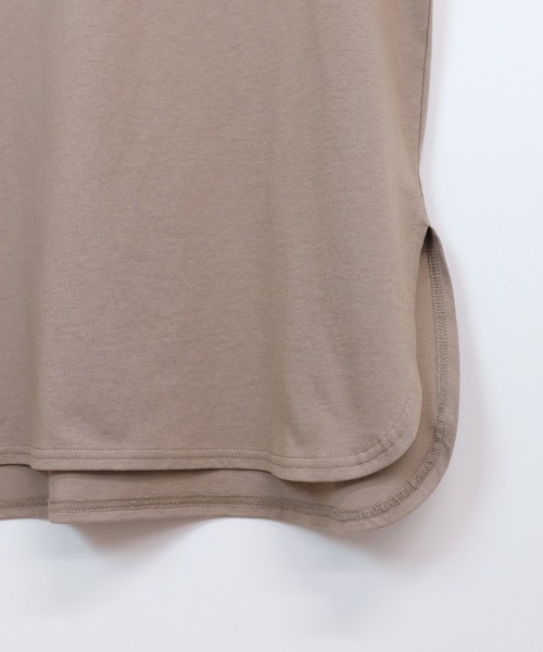 andme(アンドミー)の「USAコットン長袖オーバーサイズ裾ラウンドTシャツ(Tシャツ/カットソー・レディース・チャコールグレー/ブラック/オフホワイト/キナリ/ベージュ/ホワイト/ブルー系その他/ブラウン・M/S)」の13枚目の写真