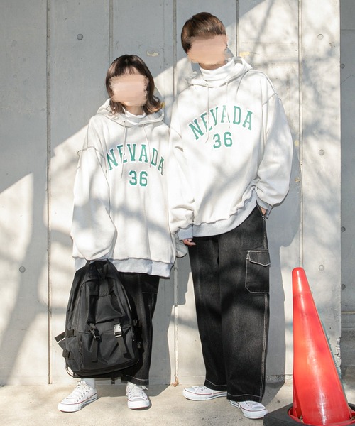 PairPair（ペアペア）の「ヘビーウェイトBIGロゴパーカー(ユニセックス)（パーカー・メンズ・ベージュ/ライトグレー・FREE）」の3枚目の写真