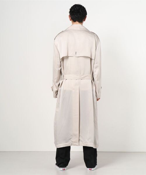 DRESSEDUNDRESSED（ドレスドアンドレスド）の「DRESSEDUNDRESSED Cupro Trenchcoat (DUS21542)（トレンチコート・メンズ・ベージュ・3）」の4枚目の写真