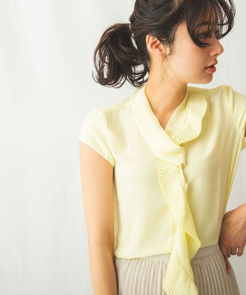 NARACAMICIE(ナラカミーチェ)の「ソフトジョーゼットプリーツタイブラウス(シャツ/ブラウス・レディース・オフホワイト/イエロー/ベージュ・SMALL/MEDIUM/LARGE)」の14枚目の写真