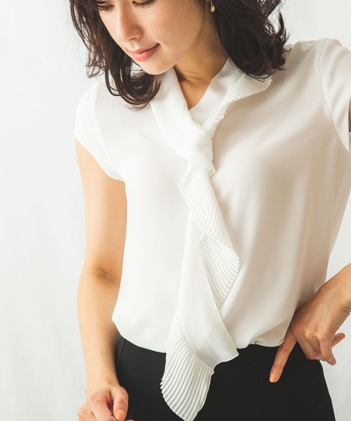 NARACAMICIE(ナラカミーチェ)の「ソフトジョーゼットプリーツタイブラウス(シャツ/ブラウス・レディース・オフホワイト/イエロー/ベージュ・SMALL/MEDIUM/LARGE)」の17枚目の写真