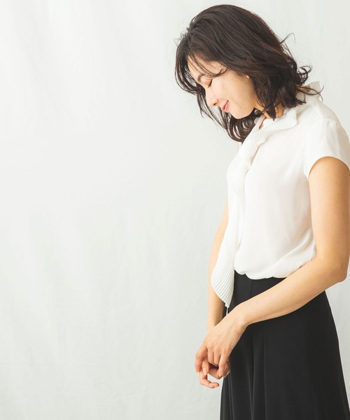 NARACAMICIE(ナラカミーチェ)の「ソフトジョーゼットプリーツタイブラウス(シャツ/ブラウス・レディース・オフホワイト/イエロー/ベージュ・SMALL/MEDIUM/LARGE)」の8枚目の写真