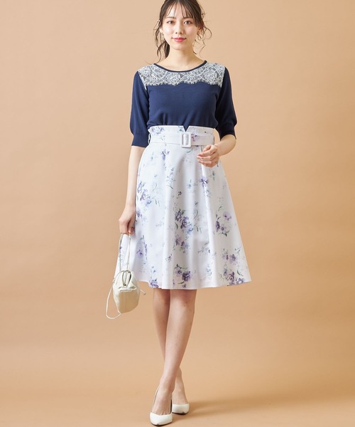 tocco closet(トッコ クローゼット)の「くるみバックルベルト付きフラワープリントフレアスカート(スカート・レディース・ブルー/ピンク・M)」の12枚目の写真