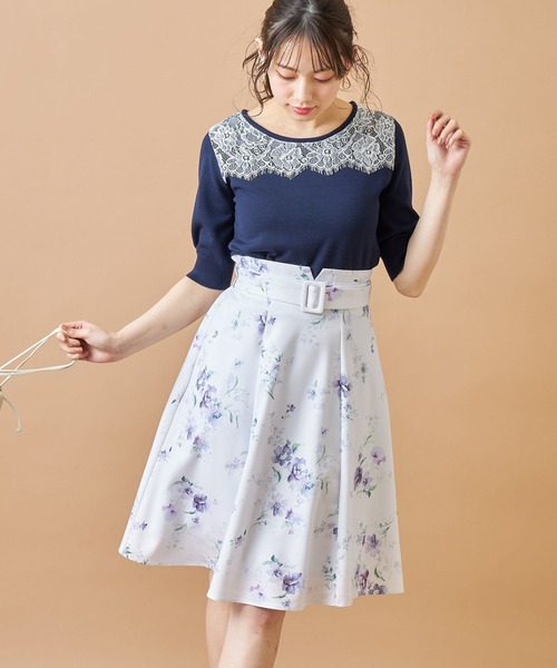 tocco closet(トッコ クローゼット)の「くるみバックルベルト付きフラワープリントフレアスカート(スカート・レディース・ブルー/ピンク・M)」の14枚目の写真