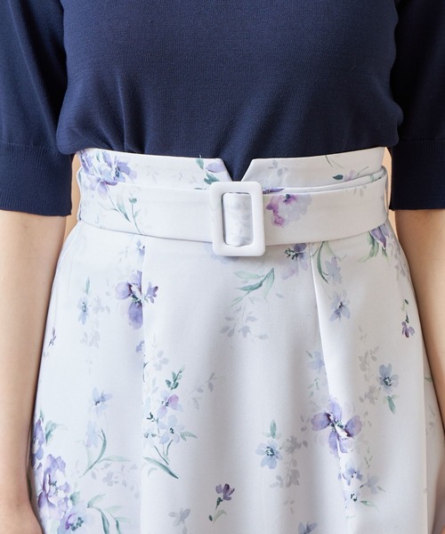 tocco closet(トッコ クローゼット)の「くるみバックルベルト付きフラワープリントフレアスカート(スカート・レディース・ブルー/ピンク・M)」の15枚目の写真