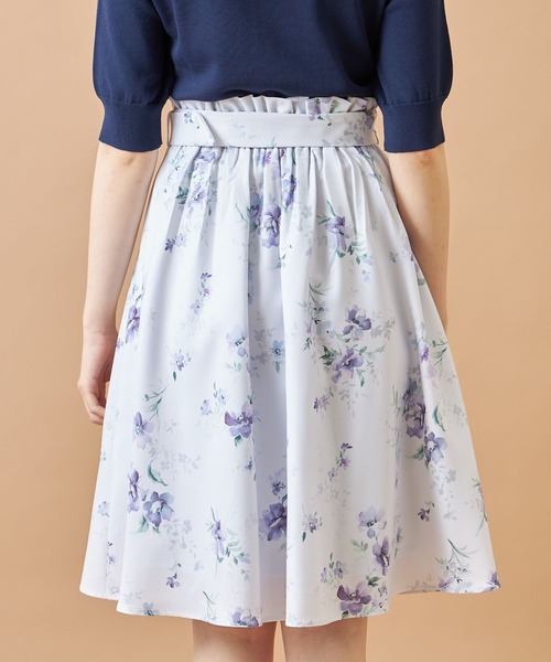 tocco closet(トッコ クローゼット)の「くるみバックルベルト付きフラワープリントフレアスカート(スカート・レディース・ブルー/ピンク・M)」の16枚目の写真