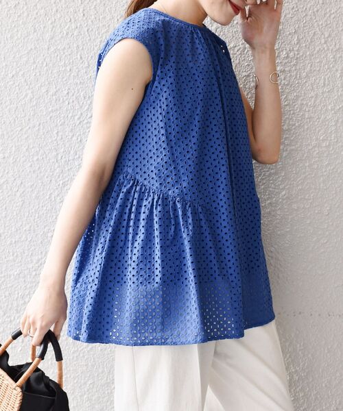 SHIPS(シップス)の「【WEB限定】〈手洗い可能〉カットワークレースタック切替ブラウス◇(シャツ/ブラウス・レディース・オリーブ/ブラック/オフホワイト/イエロー/ブルー・ONE SIZE)」の5枚目の写真