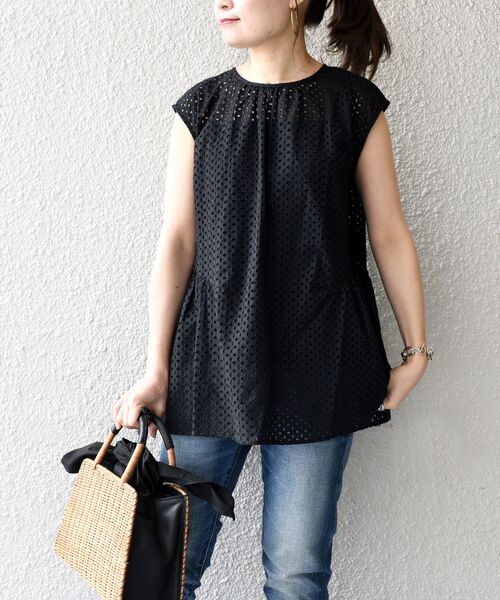 SHIPS(シップス)の「【WEB限定】〈手洗い可能〉カットワークレースタック切替ブラウス◇(シャツ/ブラウス・レディース・オリーブ/ブラック/オフホワイト/イエロー/ブルー・ONE SIZE)」の3枚目の写真