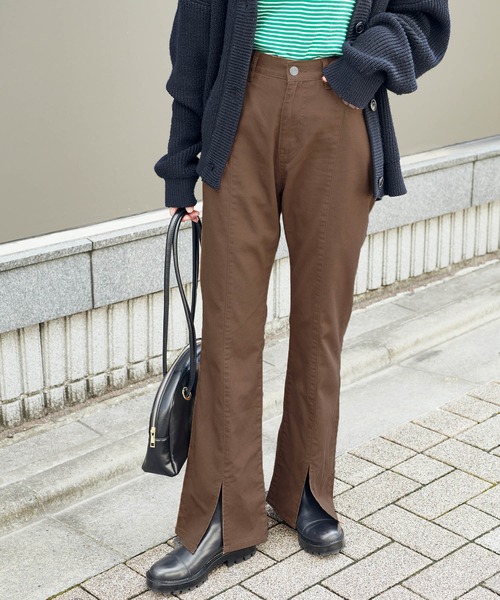 BASQUE magenta（バスクマゼンタ）の「センターラインスリットプリーツフレアパンツ/デニム/カツラギ（デニムパンツ・レディース・パープル/インディゴブルー/ブラウン/ブルー/レッド/ブラック/オフホワイト/グリーン/ダークグリーン/ブラック系1/ブラック系/ロイヤルブルー/ライトインディゴブルー/ブルー系1/オレンジ・L/M）」の6枚目の写真