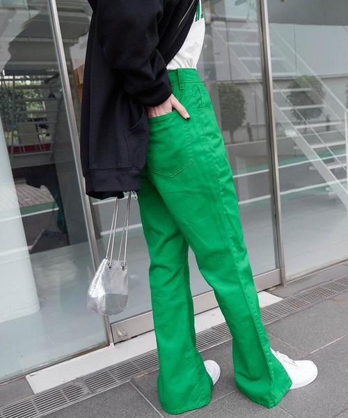 BASQUE magenta（バスクマゼンタ）の「センターラインスリットプリーツフレアパンツ/デニム/カツラギ（デニムパンツ・レディース・パープル/インディゴブルー/ブラウン/ブルー/レッド/ブラック/オフホワイト/グリーン/ダークグリーン/ブラック系1/ブラック系/ロイヤルブルー/ライトインディゴブルー/ブルー系1/オレンジ・L/M）」の16枚目の写真