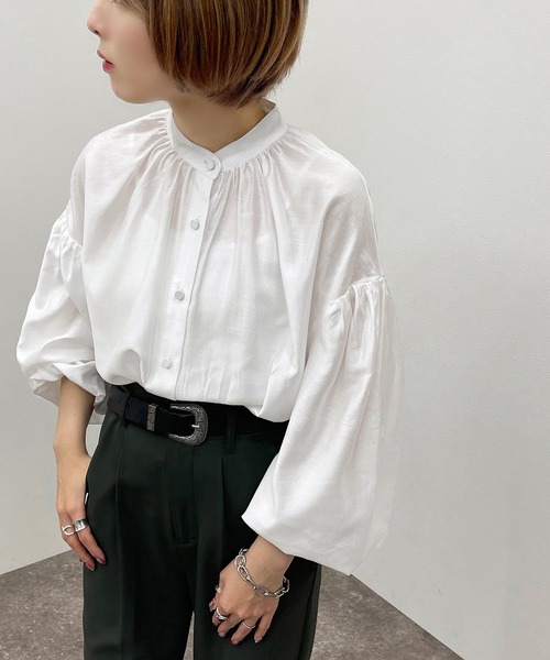 apres jour mignon（アプレジュールミニョン）の「バンドカラーボリュームシャツ【ZOZOTOWN限定アイテム】【6PO】（シャツ/ブラウス・レディース・ダークグリーン/ライトベージュ/オフホワイト/ブラック・フリー/X-LARGE）」の5枚目の写真