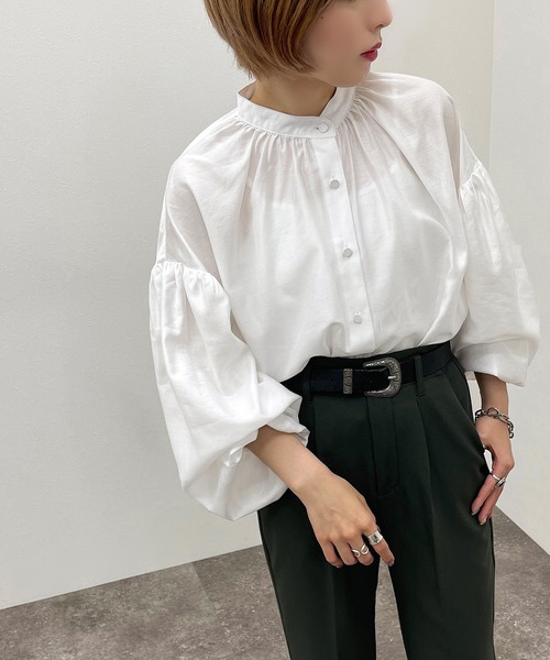 apres jour mignon（アプレジュールミニョン）の「バンドカラーボリュームシャツ【ZOZOTOWN限定アイテム】【6PO】（シャツ/ブラウス・レディース・ダークグリーン/ライトベージュ/オフホワイト/ブラック・フリー/X-LARGE）」の7枚目の写真