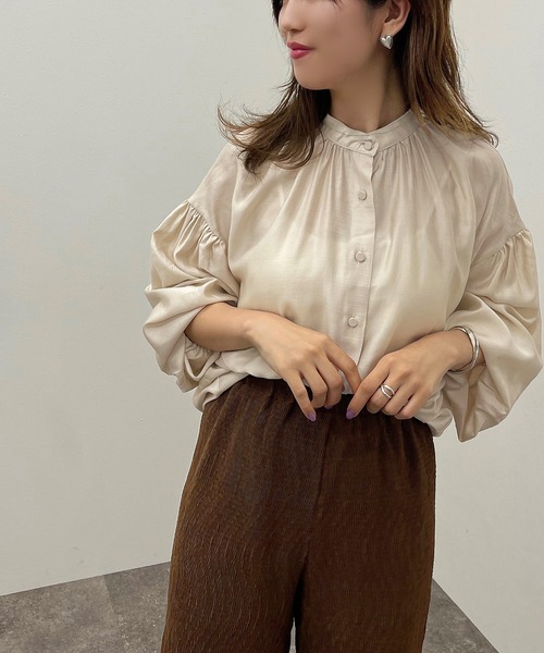 apres jour mignon（アプレジュールミニョン）の「バンドカラーボリュームシャツ【ZOZOTOWN限定アイテム】【6PO】（シャツ/ブラウス・レディース・ダークグリーン/ライトベージュ/オフホワイト/ブラック・フリー/X-LARGE）」の19枚目の写真