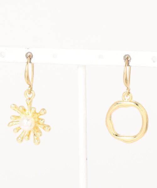 tone（トーン）の「【Belle】アシメトリーマンテルピアス(MA)（ピアス（両耳用）・レディース・ゴールド・FREE）」の3枚目の写真