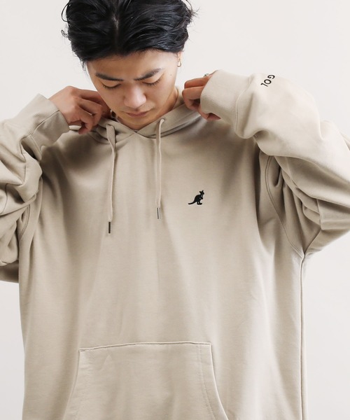 KANGOL(カンゴール)の「KANGOL / カンゴール 別注 コラボ オーバーサイズ 裏毛 プルオーバー パーカー(パーカー・メンズ・ブルー系その他/ベージュ系その他/ホワイト系その他2/ブラック系その他2/ベージュ系その他2/ホワイト/ブルー/ブラック系その他/ホワイト系その他/ホワイト系その他3/ブラック系その他3/ブルー系その他2/ブラック/ベージュ・LARGE/SMALL/X-LARGE/MEDIUM)」の10枚目の写真