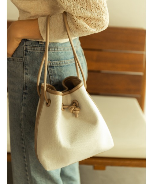 fifth（フィフス）の「パイピング切り替え巾着バッグ（ハンドバッグ・レディース・ライトベージュ/ブラウン/ブラック・MEDIUM）」の3枚目の写真