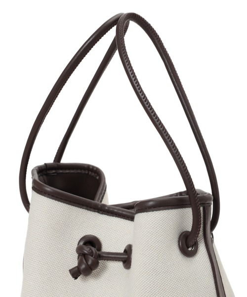 fifth（フィフス）の「パイピング切り替え巾着バッグ（ハンドバッグ・レディース・ライトベージュ/ブラウン/ブラック・MEDIUM）」の5枚目の写真