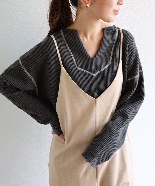 andme（アンドミー）の「起毛ワッフル長袖2wayキーネックTシャツ トップス（Tシャツ/カットソー・レディース・チャコールグレー/ベージュ/パープル/アイボリー・M）」の3枚目の写真