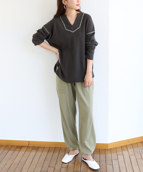 andme（アンドミー）の「起毛ワッフル長袖2wayキーネックTシャツ トップス（Tシャツ/カットソー・レディース・チャコールグレー/ベージュ/パープル/アイボリー・M）」の17枚目の写真