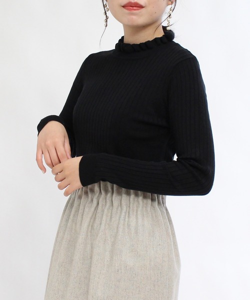 ASTORIA ODIER(アストリアオディール)の「フリルハイネックリブニットプルオーバー(ニット/セーター・レディース・ピンク/ラベンダー/ブラック/ホワイト・LARGE/SMALL/MEDIUM)」の3枚目の写真