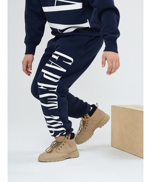 GAP(ギャップ)の「カーボナイズドフリース EST 1969 ビッグロゴ ジョガーパンツ(スウェットパンツ・メンズ・ブラック/ネイビー/グレー・L/XS/S/XXS/M/XL)」の13枚目の写真