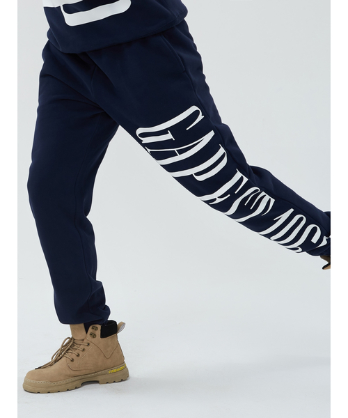 GAP(ギャップ)の「カーボナイズドフリース EST 1969 ビッグロゴ ジョガーパンツ(スウェットパンツ・メンズ・ブラック/ネイビー/グレー・L/XS/S/XXS/M/XL)」の14枚目の写真