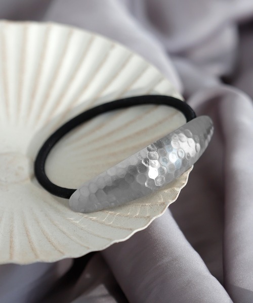 ANEMONE(アネモネ)の「メタルカーブヘアゴム(ヘアゴム・レディース・シルバー/ゴールド・FREE)」の1枚目の写真