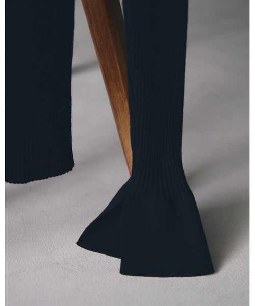 TODAYFUL（トゥデイフル）の「フレアカフリブニット（ニット/セーター・レディース・ブラック/ナチュラル・FREE）」の4枚目の写真