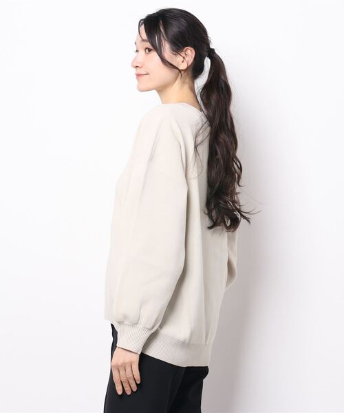 HONEYSUCKLE ROSE（ハニーサックルローズ）の「【HONEYSUCKLE ROSE】洗えて軽いキーネックニット（ニット/セーター・レディース・ブルー/ベージュ/オフホワイト・M/L）」の4枚目の写真