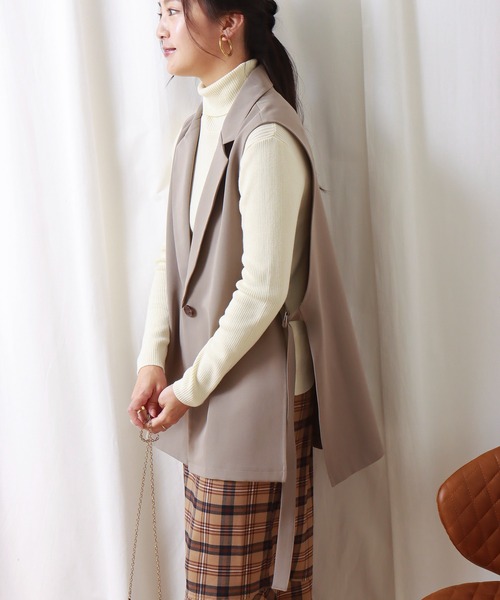 libelle more(リベル モア)の「両面ツイル サイドベルトベスト(ベスト・レディース・ブラック/アイボリー/モカ/グレイッシュベージュ/ブラウン/グリーン・M/L)」の5枚目の写真