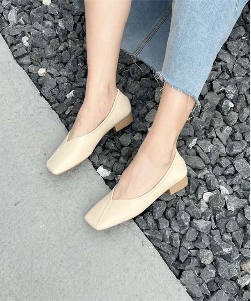 AMELY(エミリー)の「スクエアトゥスウィッチングパンプス(パンプス・レディース・カーキブラウン/ブラウン/オフホワイト/ブラック・36/38/39/35/37)」の17枚目の写真