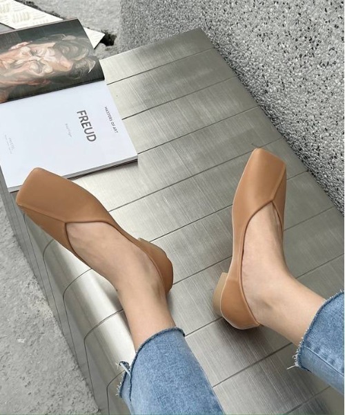 AMELY(エミリー)の「スクエアトゥスウィッチングパンプス(パンプス・レディース・カーキブラウン/ブラウン/オフホワイト/ブラック・36/38/39/35/37)」の12枚目の写真