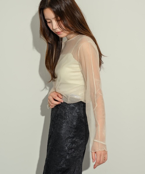 NEUNA（ヌナ）の「【大人の肌見せ＆上品な艶感。】パイピングメローシアートップス（Tシャツ/カットソー・レディース・ホワイト/イエロー/オレンジ/グレイッシュベージュ/ブラウン/ブラック・FREE）」の14枚目の写真