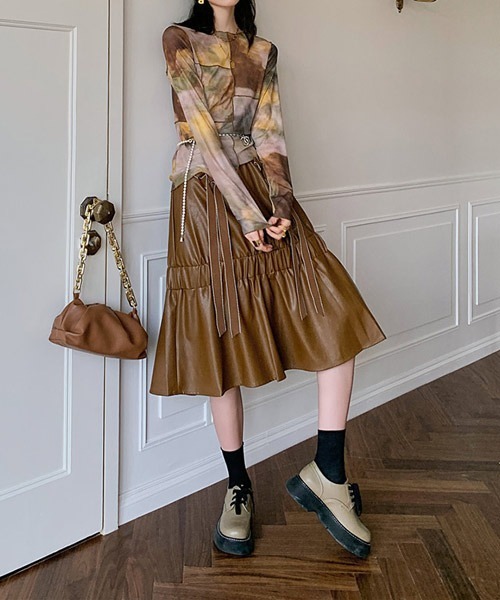 i-dare（アイディア）の「【i-dare】タイダイ柄 アシンメトリー メロー ブラウス（シャツ/ブラウス・レディース・ブラウン系その他・FREE）」の4枚目の写真