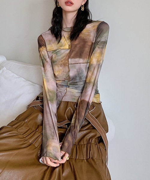 i-dare（アイディア）の「【i-dare】タイダイ柄 アシンメトリー メロー ブラウス（シャツ/ブラウス・レディース・ブラウン系その他・FREE）」の5枚目の写真