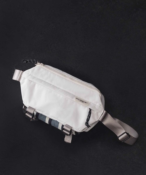 wdl.（ワームデザインラボ）の「トラベルスリムスリング Travel Slim Sling（ボディバッグ/ウエストポーチ・メンズ・ホワイト/ブラック/ベージュ/グレー・FREE）」の14枚目の写真
