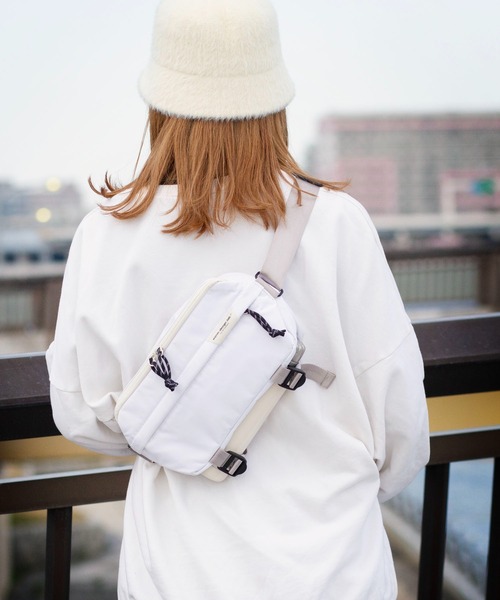 wdl.（ワームデザインラボ）の「トラベルスリムスリング Travel Slim Sling（ボディバッグ/ウエストポーチ・メンズ・ホワイト/ブラック/ベージュ/グレー・FREE）」の19枚目の写真