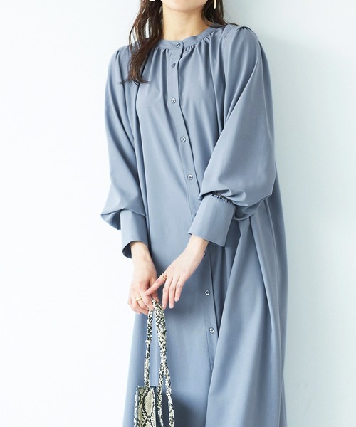 GeeRA（ジーラ）の「前後2WAYボリューム袖ワンピ（ワンピース・レディース・サンドグレー/ブルー・LARGE/MEDIUM）」の2枚目の写真