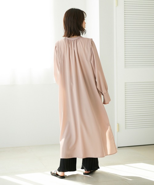 GeeRA（ジーラ）の「前後2WAYボリューム袖ワンピ（ワンピース・レディース・サンドグレー/ブルー・LARGE/MEDIUM）」の5枚目の写真