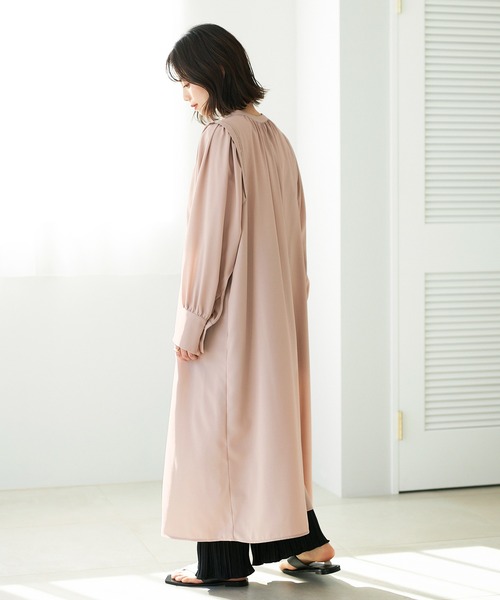 GeeRA（ジーラ）の「前後2WAYボリューム袖ワンピ（ワンピース・レディース・サンドグレー/ブルー・LARGE/MEDIUM）」の4枚目の写真
