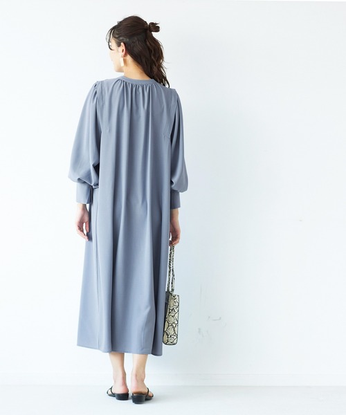 GeeRA（ジーラ）の「前後2WAYボリューム袖ワンピ（ワンピース・レディース・サンドグレー/ブルー・LARGE/MEDIUM）」の16枚目の写真