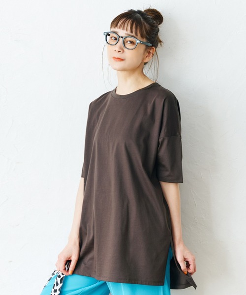 coca(coca)(コカ)の「サイドスリットTee(Tシャツ/カットソー・レディース・ホワイト/ブラウン/その他/ブラック・ONE SIZE)」の1枚目の写真