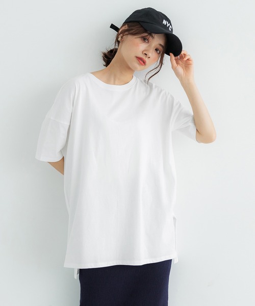 coca(coca)(コカ)の「サイドスリットTee(Tシャツ/カットソー・レディース・ホワイト/ブラウン/その他/ブラック・ONE SIZE)」の2枚目の写真