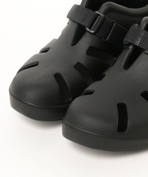B:MING by BEAMS（ビーミングバイビームス）の「OOFOS / OOCANDOO（サンダル・メンズ・ブラック・25.0cm/26.0cm/27.0cm）」の2枚目の写真
