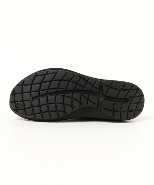 B:MING by BEAMS（ビーミングバイビームス）の「OOFOS / OOCANDOO（サンダル・メンズ・ブラック・25.0cm/26.0cm/27.0cm）」の4枚目の写真