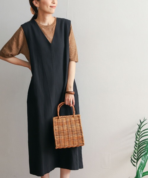 URBAN RESEARCH DOORS(アーバンリサーチドアーズ)の「リネンコットンジャンパースカート(ワンピース・レディース・ブラック/ナチュラル・MEDIUM)」の5枚目の写真