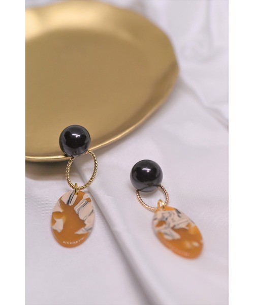 tone(トーン)の「【Astyle】ブラック×マスタードピアス(MA)(ピアス(両耳用)・レディース・ゴールド・FREE)」の4枚目の写真