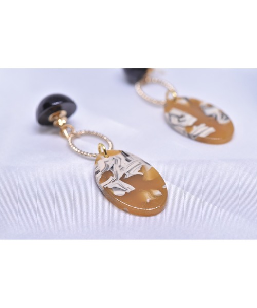 tone(トーン)の「【Astyle】ブラック×マスタードピアス(MA)(ピアス(両耳用)・レディース・ゴールド・FREE)」の5枚目の写真